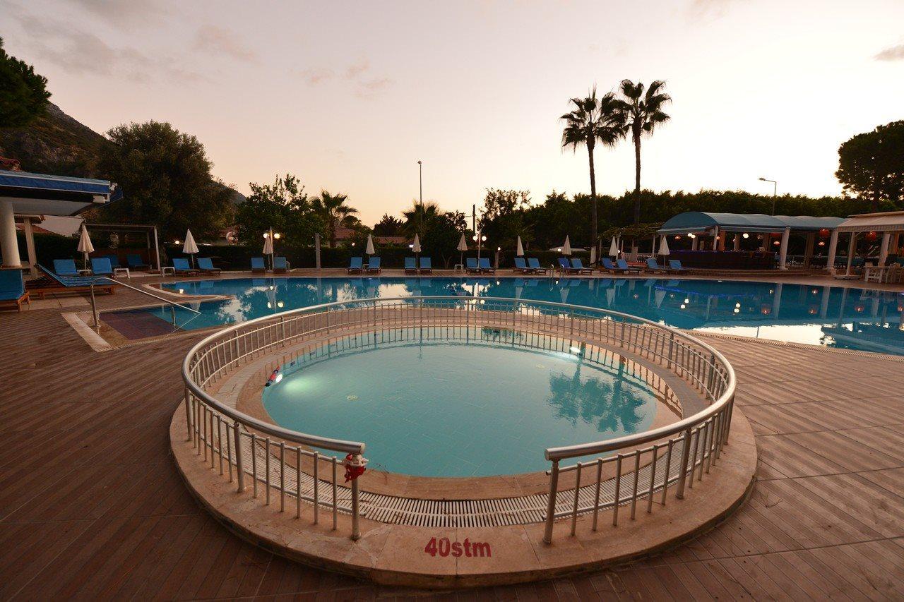 White Hotel Oludeniz Exterior photo